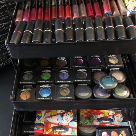 🌺🥰 MAC Train case , Tote Bag & Makeup Bundle 🌺 - Picture 4 of 8